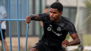Matheus Reis apto para agarrar lugar na ala esquerda da defesa do Sporting