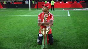 David Neres 'provoca' Otávio e celebra Supertaça com emojis de boneco a chorar e... de um bebé