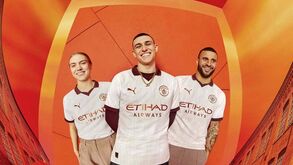 Estilo vintage: eis o novo equipamento alternativo do Manchester City