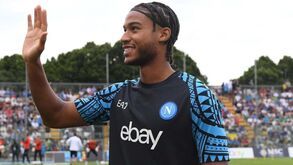 Nápoles anuncia contratação de Jens Cajuste