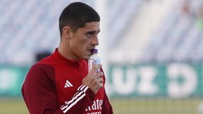 Cinco clubes do Championship interessados em Tiago Gouveia, avançam ingleses