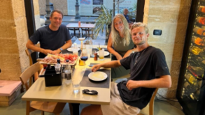 Sorridente: Hjulmand relaxa em Lecce antes de viajar para Lisboa e assinar pelo Sporting