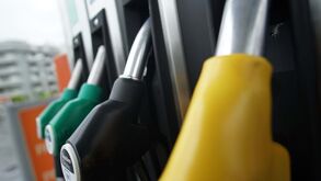 Encher depósito com diesel custa mais 14 euros do que em maio