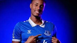 Agora é oficial: Chermiti deixa Sporting e reforça Everton