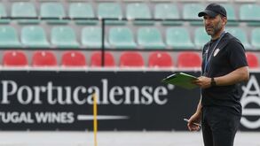 Sérgio Vieira e equipa técnica renovam com Estrela da Amadora até 2026