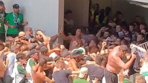 Adeptos do Saint-Étienne envolvem-se em confrontos e atrasam início do jogo com Rodez