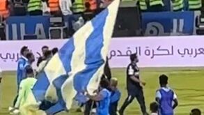 Talisca envolvido em confusão com bandeira no final do Al Hilal-Al Nassr