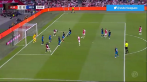 Parece impossível, mas Brobbey conseguiu falhar daqui...