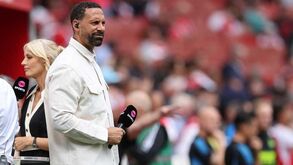 Rio Ferdinand: «Ronaldo foi criticado por ir para a Arábia Saudita mas não ouvi comentários sobre Messi»