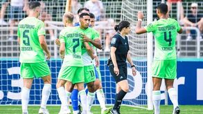 Tiago Tomás bisa e faz duas assistências na goleada do Wolfsburgo na Taça da Alemanha