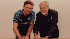 Oficial: Mário Rui renova contrato com o Nápoles até 2026