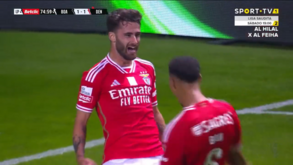 Rafa começou jogada com trivela e finalizou de cabeça