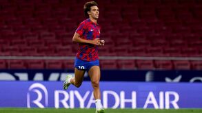 João Félix: ficou no banco, ouviu assobios e no final do jogo foi correr no relvado