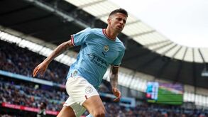 A 'teimosa' cláusula que continua a travar saída de Cancelo para o Barcelona