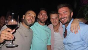 Homem vai jantar ao mesmo restaurante que Messi e Beckham e acaba espancado por segurança