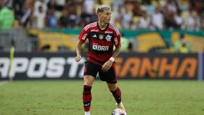 Pancadaria no treino do Flamengo: Varela leva 