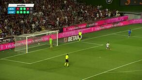 Miúdo com nervos de aço: jovem de 17 anos coloca Copenhaga no playoff da Champions com penálti à Panenka