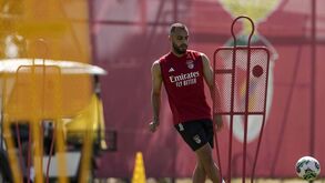Mudanças à vista no Benfica: Arthur avança e Jurásek pára