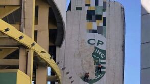 Nem o símbolo do Sporting escapa: mais um passo no processo de remoção de azulejos em Alvalade