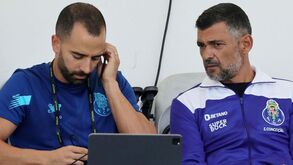Sérgio Conceição contornou a suspensão e foi ao balneário no intervalo do jogo com o Moreirense