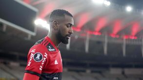 Gerson e Varela fazem as pazes após pancadaria no treino do Flamengo: «Os erros ensinam-nos sempre»
