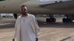 Neymar chega à Arábia Saudita no avião privado do príncipe: um Boeing 747 avaliado em 500 milhões