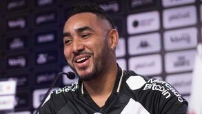 A arrepiante receção dos adeptos do Vasco da Gama a Payet no aeroporto