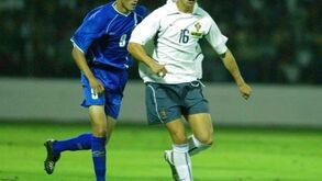 Cristiano Ronaldo estreou-se por Portugal há 20 anos... e com o 16 nas costas