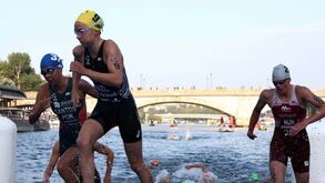 Portugal em quinto lugar na estafeta mista do Mundial de triatlo em Paris