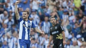 Pressão alta do FC Porto obrigou Farense a errar e Toni Martínez inaugurou assim o marcador