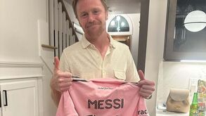 Trocou camisola com Messi, mas a mulher proibiu-o de... pendurá-la no quarto