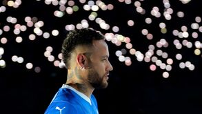 Neymar no estaleiro: só volta aos relvados dentro de um mês