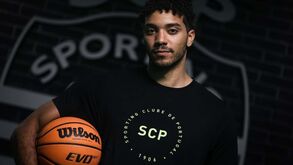 Poste canadiano Eddie Ekiyor assina pelo Sporting
