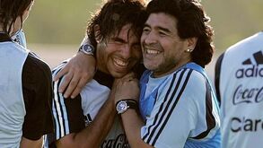 Tévez não esquece Maradona: «De certeza que me ia insultar muito...»
