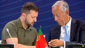 Zelensky interrompe cimeira para ajudar Marcelo a encontrar canal de tradução