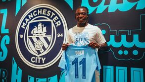 Manchester City contrata Jérémy Doku ao Rennes