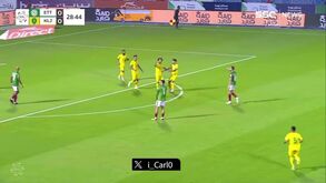 'Entortou' dois defesas e fez golo: Fábio Martins brilha diante da equipa de Steven Gerrard