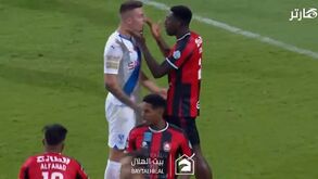 Milinkovic Savic perdeu a cabeça e foi expulso no Al Raed-Al Hilal