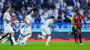 Al Hilal e Al Itthiad goleiam em jogos com muitas incidências