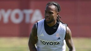 Renato Sanches volta a lesionar-se
