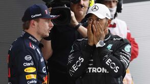 Lewis Hamilton: «Há a forte possibilidade de Verstappen ganhar todas as corridas este ano»