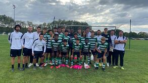 Sub-15 do Sporting recebem visita especial de Nuno Mendes