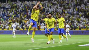 Cristiano Ronaldo fez hat trick e no final do jogo pediu ao árbitro para... autografar a bola