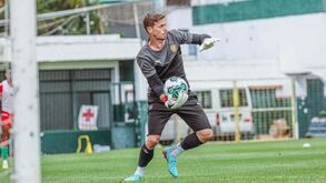 Romain Salin de saída do Marítimo após assalto à sua residência em França