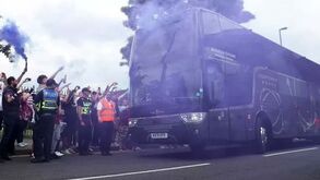 Autocarro do Aston Villa atacado após jogo em casa do Burnley
