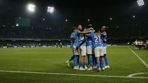 Nápoles-Sassuolo, 2-0: campeão volta em velocidade cruzeiro