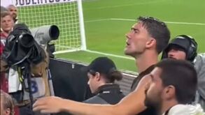 Gesto de Vlahovic encanta adeptos da Juventus: sérvio grita com adeptos por causa de camisola
