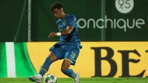 O lance do penálti sobre Gonçalo Borges que iniciou a reviravolta do FC Porto sobre o Rio Ave