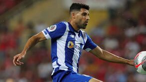 Na porta do Dragão, Taremi espreita para o lado de fora e Iván Jaime espera chamada para entrar