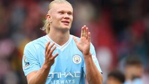 Erling Haaland eleito melhor futebolista do ano em Inglaterra